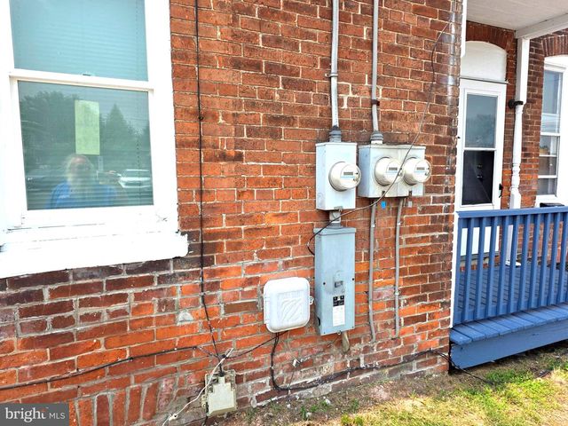 131-133 E CHESTNUT ST, Hanover, PA 17331