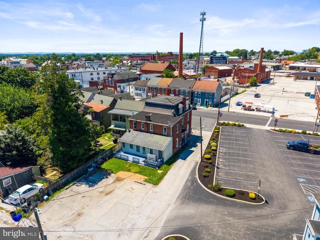 131-133 E CHESTNUT ST, Hanover, PA 17331