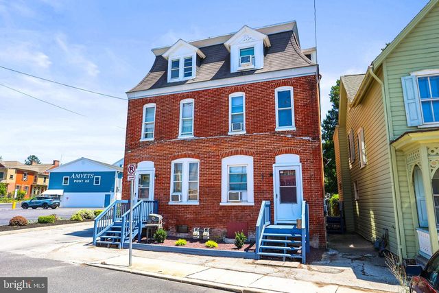 131-133 E CHESTNUT ST, Hanover, PA 17331