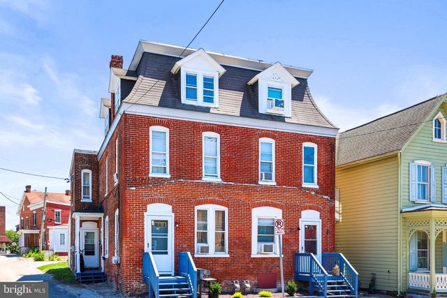 131-133 E CHESTNUT ST, Hanover, PA 17331