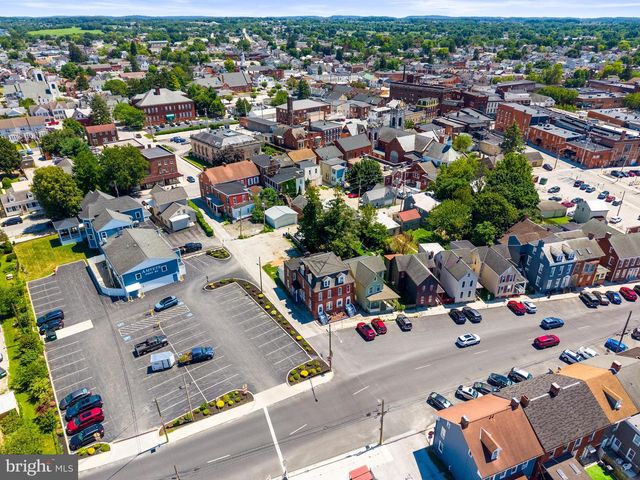 131-133 E CHESTNUT ST, Hanover, PA 17331