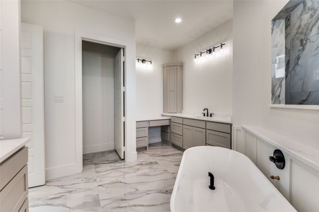 932 Bandon Dunes Drive, Fort Worth, TX 76028