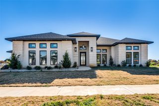 932 Bandon Dunes Drive, Fort Worth, TX 76028