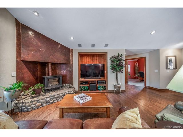 1087 Tenderfoot Dr, Larkspur, CO 80118