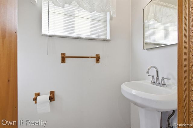 26014 Keith Street, Dearborn Heights, MI 48127