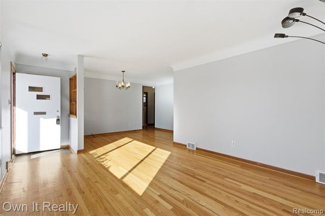 26014 Keith Street, Dearborn Heights, MI 48127