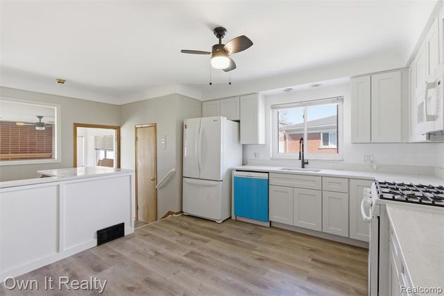 26014 Keith Street, Dearborn Heights, MI 48127