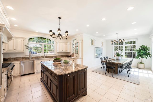 335 Pine Breeze Dr, Angwin, CA 94508