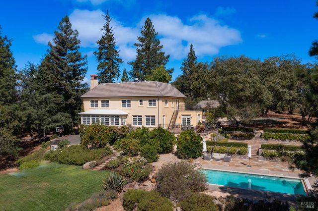 335 Pine Breeze Dr, Angwin, CA 94508