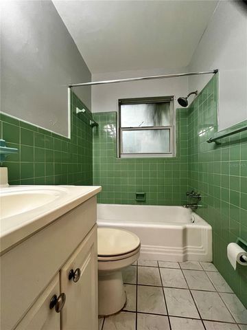1411 KENNYWOOD DRIVE Apt B, Largo, FL 33770