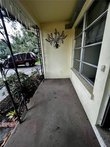1411 KENNYWOOD DRIVE Apt B, Largo, FL 33770