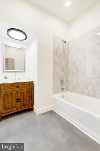904 S CHESTER RD, West Chester, PA 19382