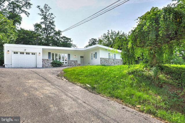 904 S CHESTER RD, West Chester, PA 19382