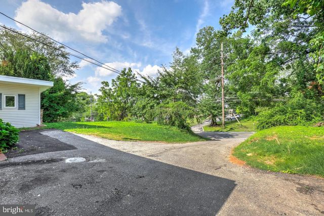 904 S CHESTER RD, West Chester, PA 19382