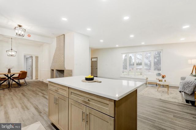 904 S CHESTER RD, West Chester, PA 19382