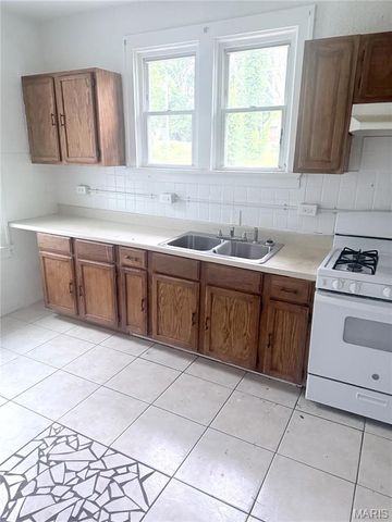 5216 Davison Avenue, St Louis, MO 63120