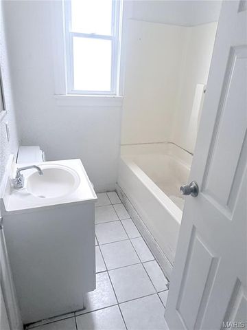 5216 Davison Avenue, St Louis, MO 63120