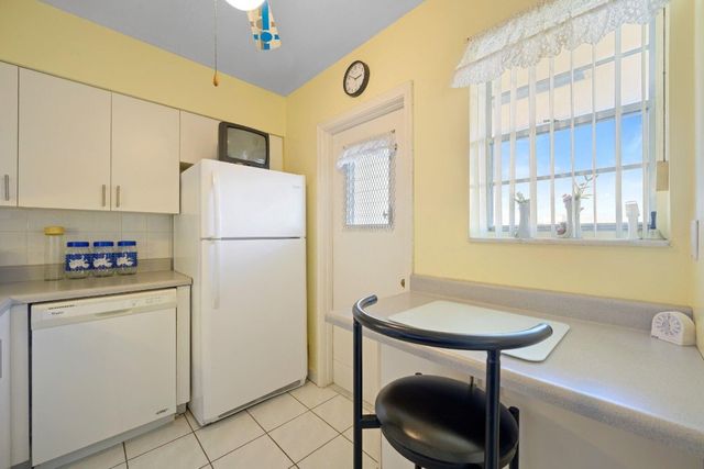 2880 NE 203rd Street 36, Miami, FL 33180