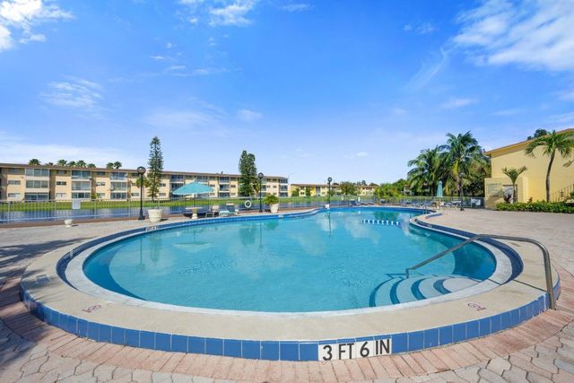 2880 NE 203rd Street 36, Miami, FL 33180