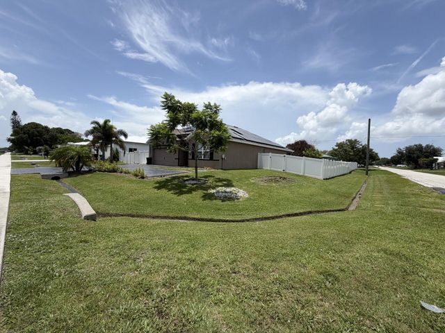 103 SW Oakridge Drive, Port St. Lucie, Port St Lucie, FL 34984