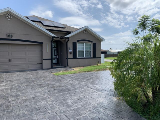 103 SW Oakridge Drive, Port St. Lucie, Port St Lucie, FL 34984