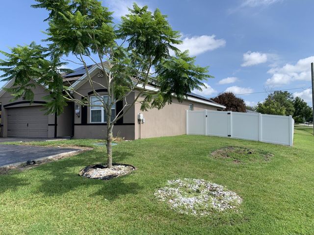 103 SW Oakridge Drive, Port St. Lucie, Port St Lucie, FL 34984