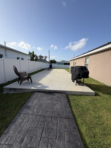 103 SW Oakridge Drive, Port St. Lucie, Port St Lucie, FL 34984