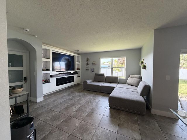 103 SW Oakridge Drive, Port St. Lucie, Port St Lucie, FL 34984
