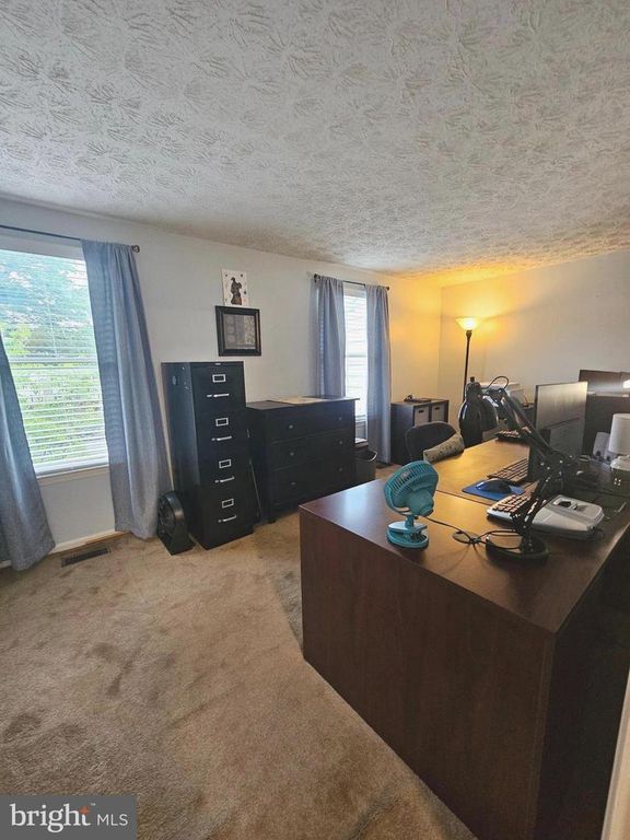 Image 12 of property listing at 15533 N OAK CT, Bowie, MD 20716