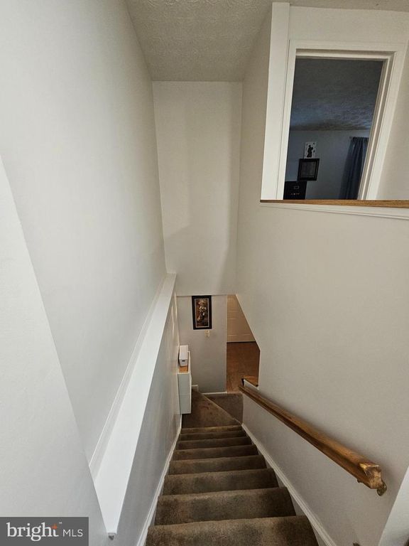 Image 7 of property listing at 15533 N OAK CT, Bowie, MD 20716