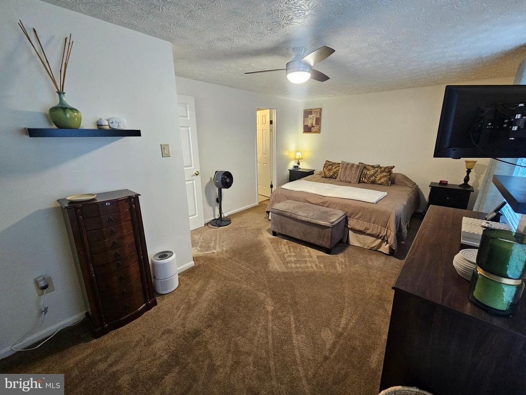 Image 8 of property listing at 15533 N OAK CT, Bowie, MD 20716