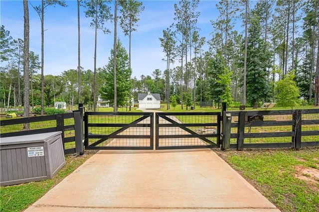 695 Dead Oak Road, Senoia, GA 30276