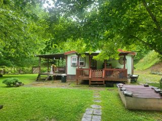 523 Bullskin Branch Road, Oneida, KY 40972