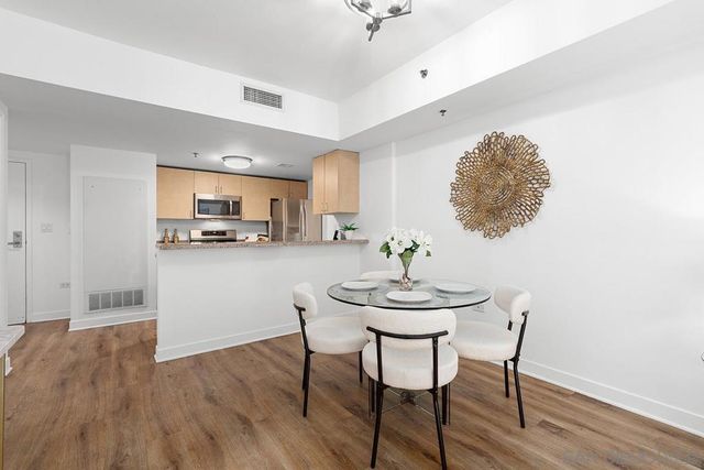 425 W Beech Street 303, San Diego, CA 92101