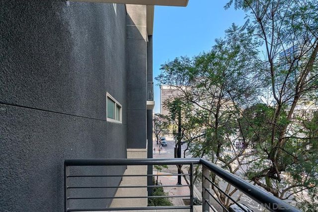 425 W Beech Street 303, San Diego, CA 92101