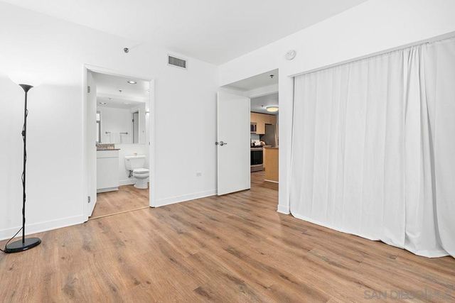 425 W Beech Street 303, San Diego, CA 92101