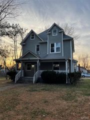 319 N Hesperia Street B, Collinsville, IL 62234