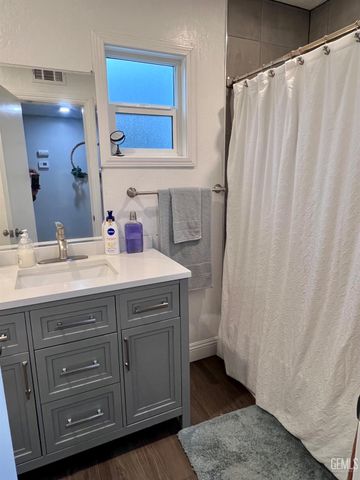 927 University Avenue, Bakersfield, CA 93305