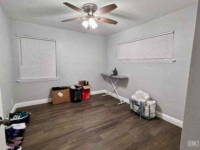 927 University Avenue, Bakersfield, CA 93305