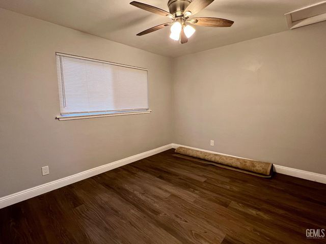 927 University Avenue, Bakersfield, CA 93305