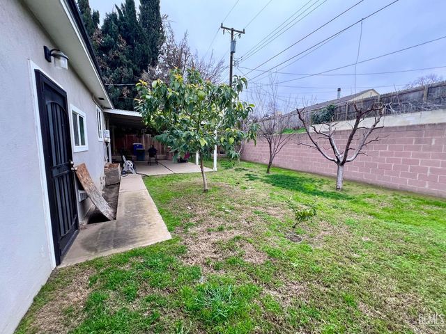 927 University Avenue, Bakersfield, CA 93305