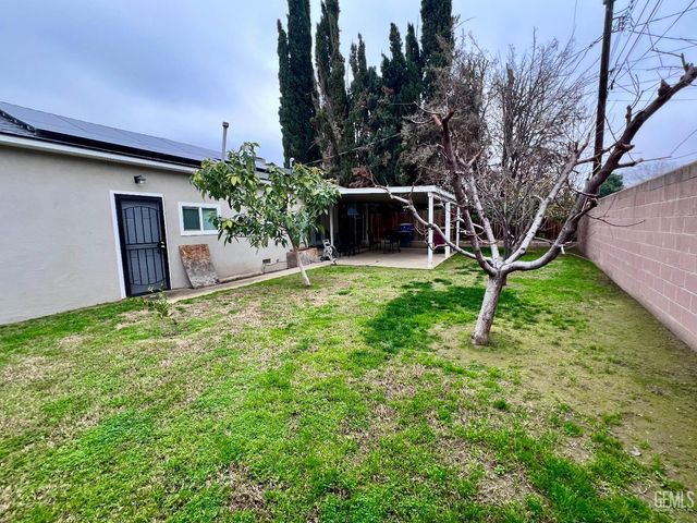 927 University Avenue, Bakersfield, CA 93305