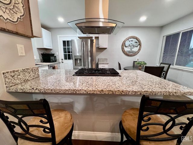 927 University Avenue, Bakersfield, CA 93305