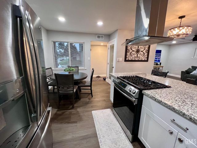 927 University Avenue, Bakersfield, CA 93305