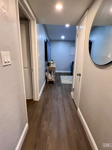 927 University Avenue, Bakersfield, CA 93305