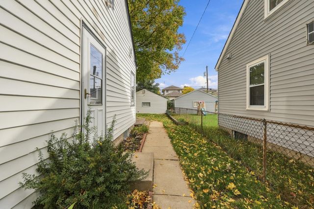 5242 Irving Avenue N, Minneapolis, MN 55430