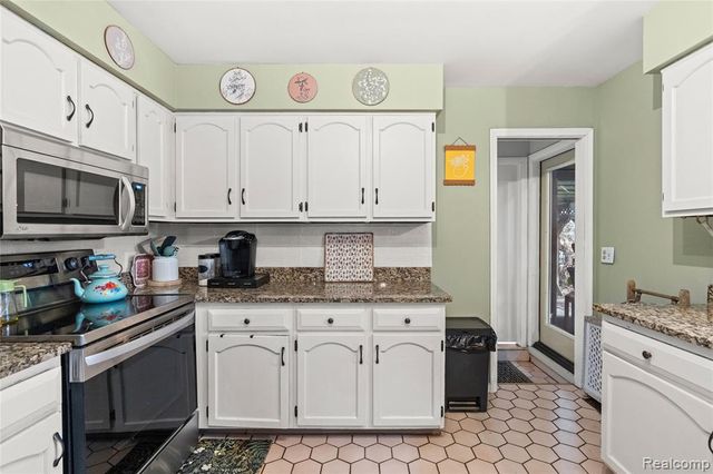 6076 E Carpenter Road, Flint, MI 48506