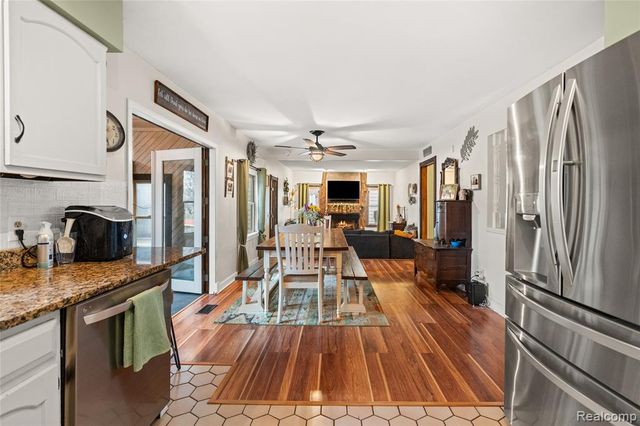 6076 E Carpenter Road, Flint, MI 48506