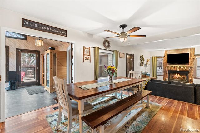 6076 E Carpenter Road, Flint, MI 48506