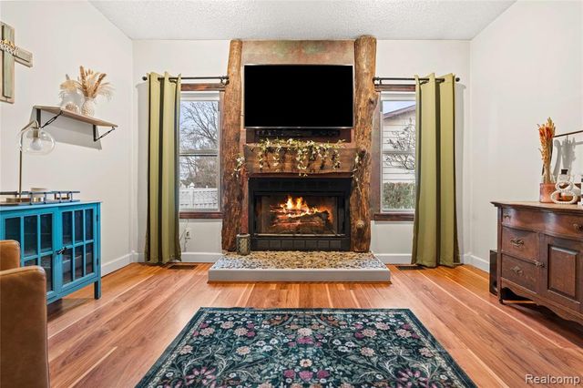 6076 E Carpenter Road, Flint, MI 48506